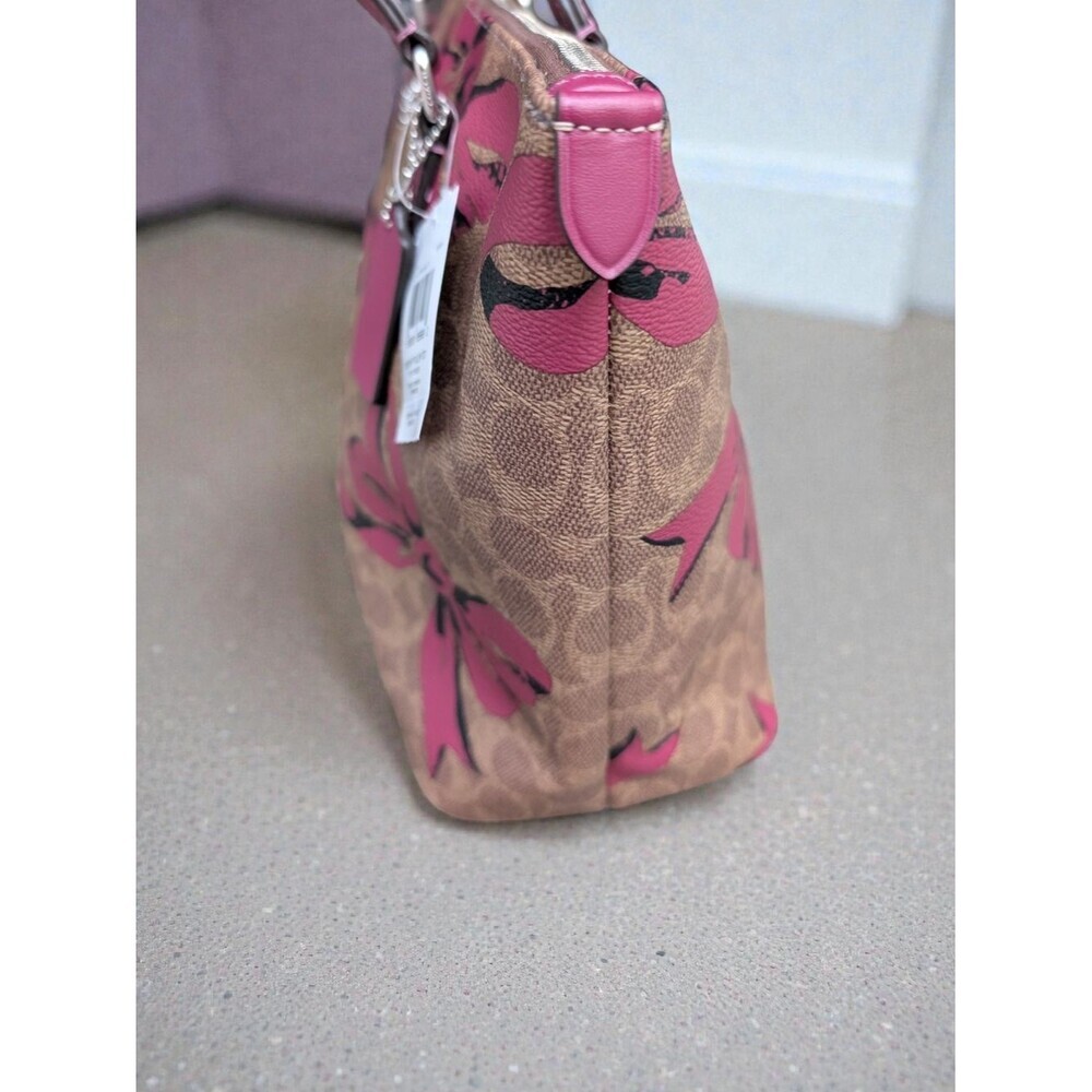 Coach Gallery Tote in Signature Canvas with Bow Print (NWT) - Picture 5 of 9